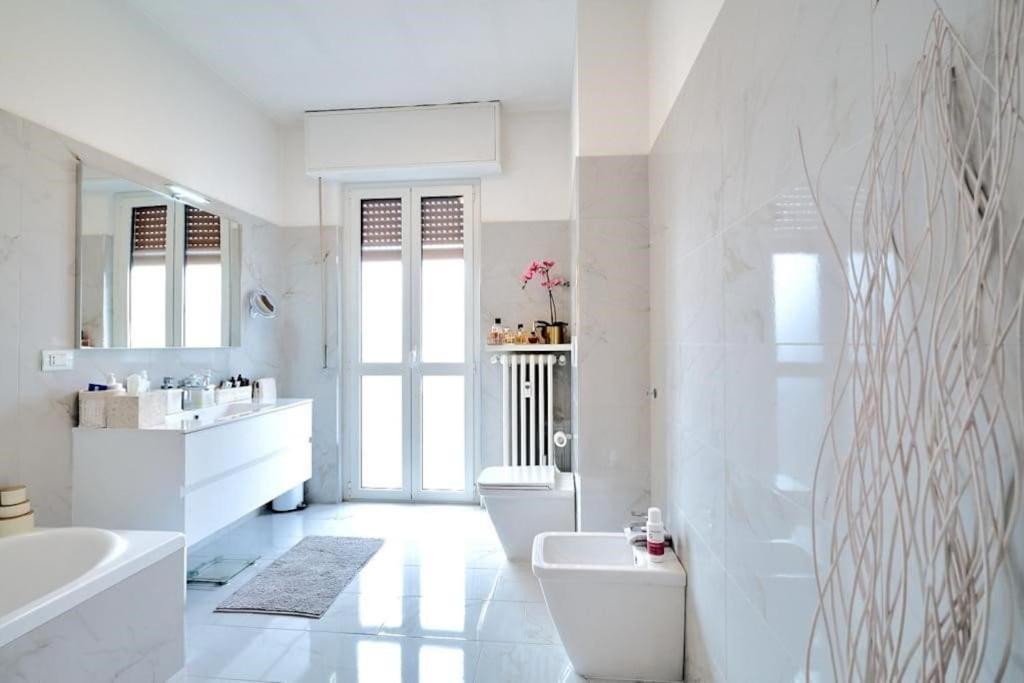 Lux 180Sqm Flat - Entire Last Floor Milaan Buitenkant foto